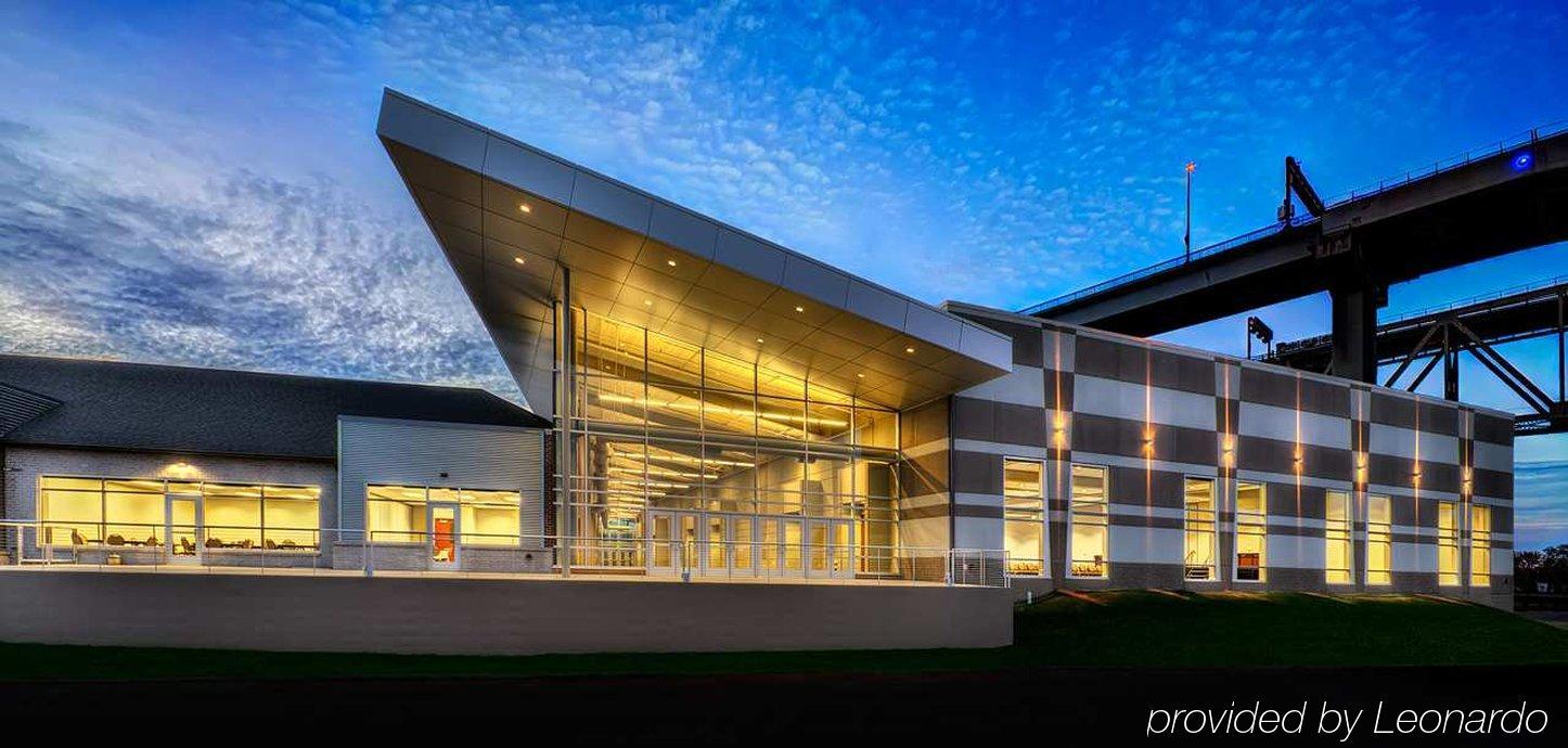 Doubletree By Hilton Port Huron Exterior photo